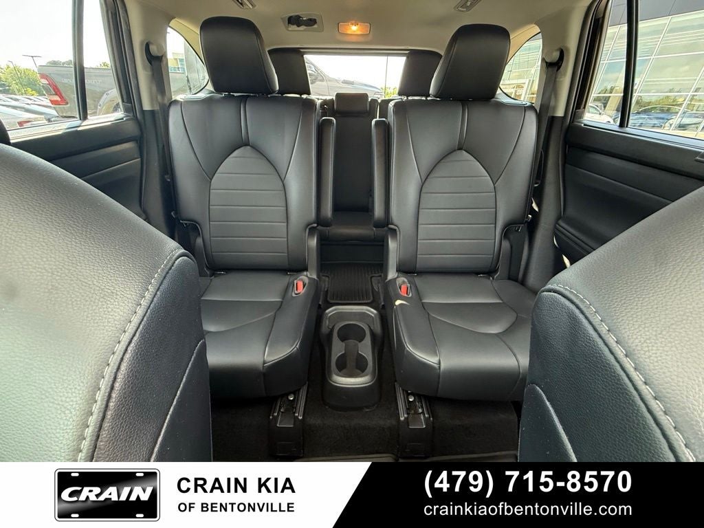 2021 Toyota Highlander XLE - CLEAN CARFAX / SUNROOF