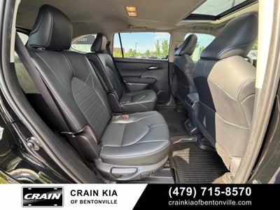 2021 Toyota Highlander XLE - CLEAN CARFAX / SUNROOF
