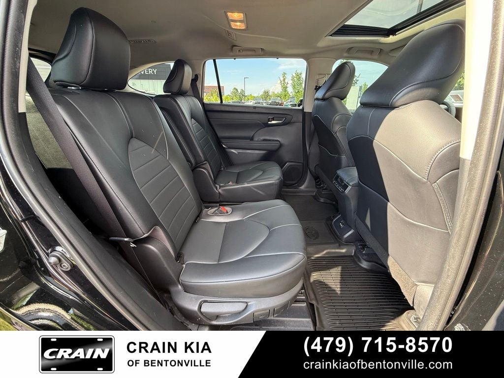 2021 Toyota Highlander XLE - CLEAN CARFAX / SUNROOF