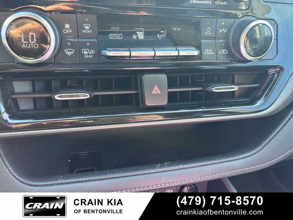 2022 Toyota Highlander XLE - AWD / SUNROOF / CLEAN CARFAX