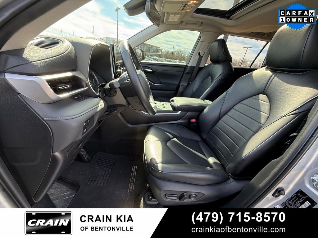 2023 Toyota Highlander XLE - SUNROOF / CARFAX ONE OWNER