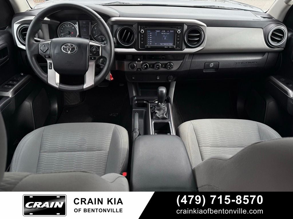 2017 Toyota Tacoma SR5 V6 - 4WD / CARFAX ONE OWNER