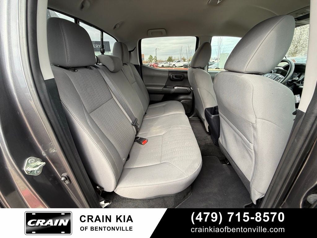 2017 Toyota Tacoma SR5 V6 - 4WD / CARFAX ONE OWNER