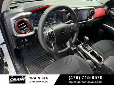 2021 Toyota Tacoma SR5 V6 - 4WD / CLEAN CARFAX / LIFTED!