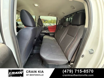 2021 Toyota Tacoma SR5 V6 - 4WD / CLEAN CARFAX / LIFTED!