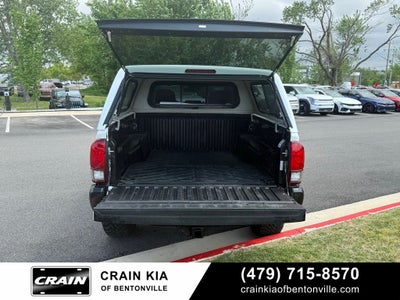 2021 Toyota Tacoma SR5 V6 - 4WD / CLEAN CARFAX / LIFTED!