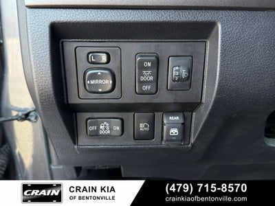2018 Toyota Tundra SR5 - 4WD / CLEAN CARFAX HISTORY