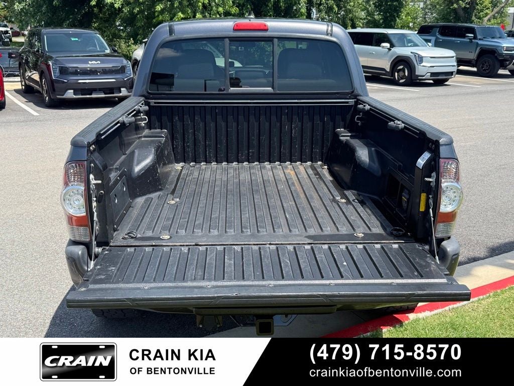 2014 Toyota Tacoma Base V6 - 4WD / CLEAN CARFAX HISTORY