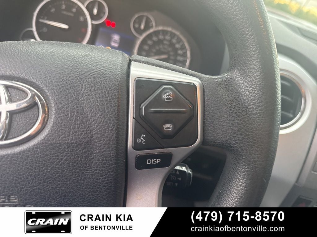 2015 Toyota Tundra SR5 - 4WD / CLEAN CARFAX HISTORY