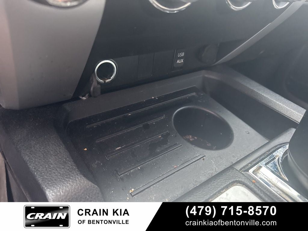 2015 Toyota Tundra SR5 - 4WD / CLEAN CARFAX HISTORY