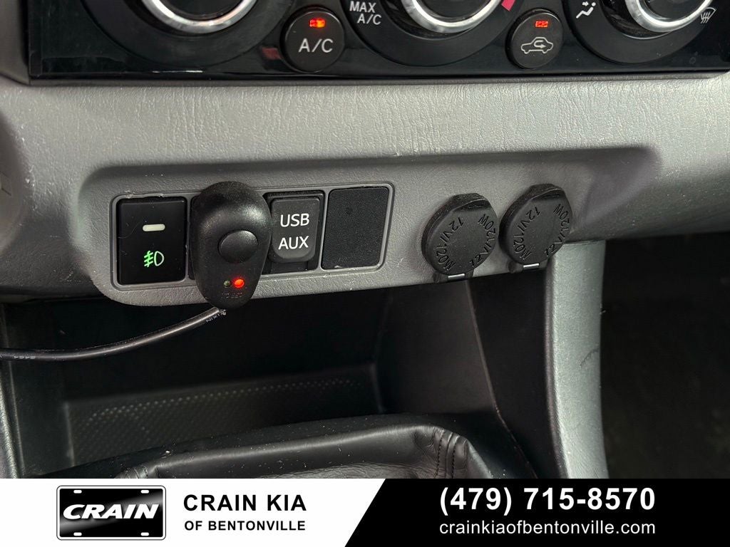 2013 Toyota Tacoma Base - 4WD / CARFAX ONE OWNER