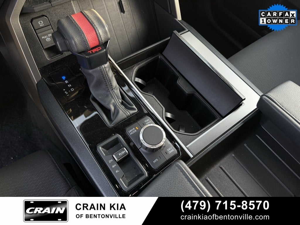 2025 Toyota Sequoia SR5 - 4WD / SUNROOF / CARFAX ONE OWNER