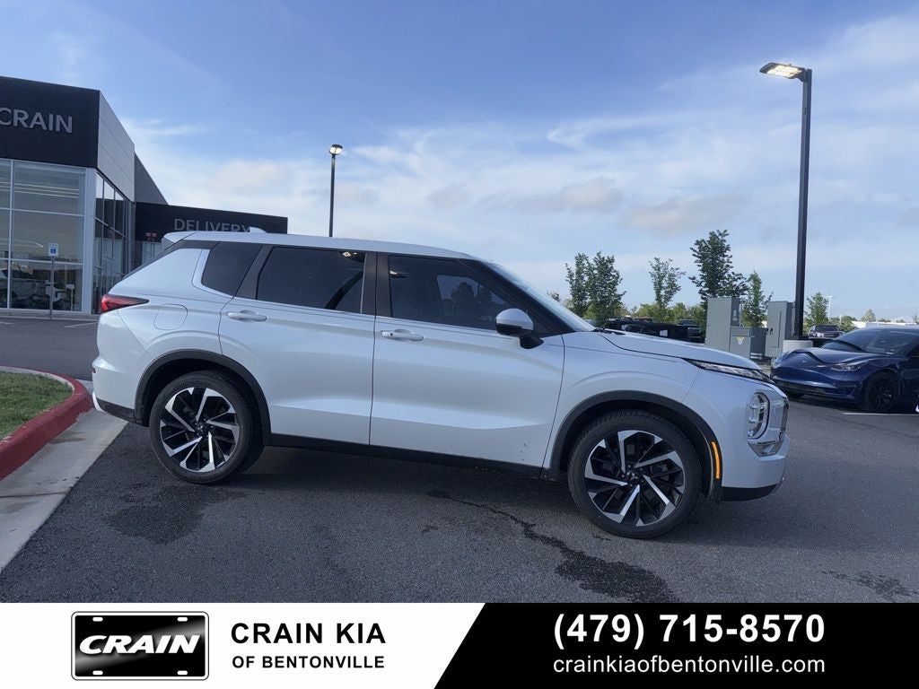 2022 Mitsubishi Outlander SE - 4WD / CLEAN CARFAX