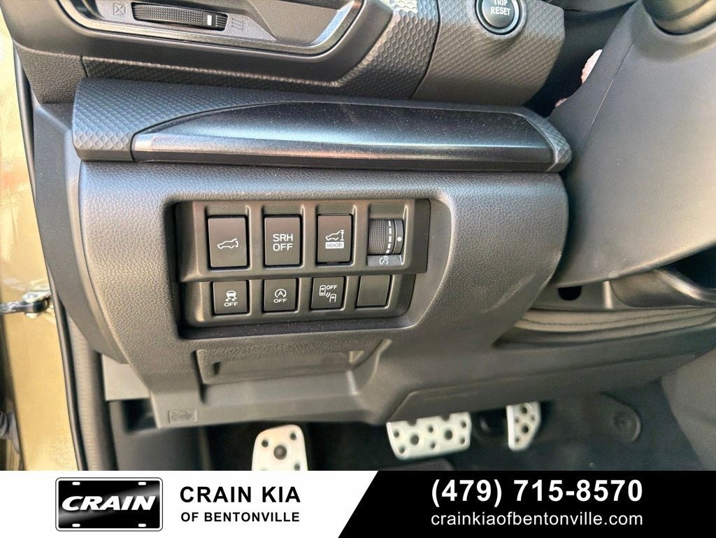 2023 Subaru Forester Wilderness - AWD / PANORAMIC SUNROOF / CLEAN CARFAX