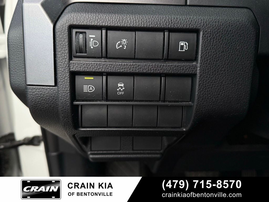 2025 Toyota 4Runner SR5 - 4WD / CLEAN CARFAX / ONE OWNER