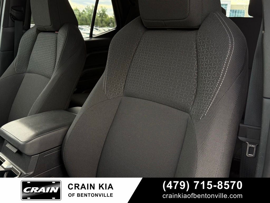 2025 Toyota 4Runner SR5 - 4WD / CLEAN CARFAX / ONE OWNER