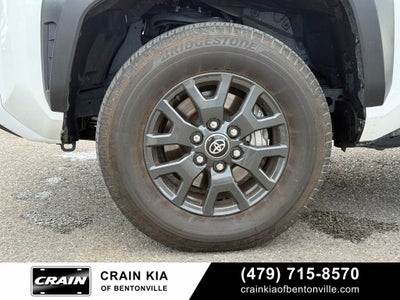 2025 Toyota 4Runner SR5 - 4WD / CLEAN CARFAX / ONE OWNER