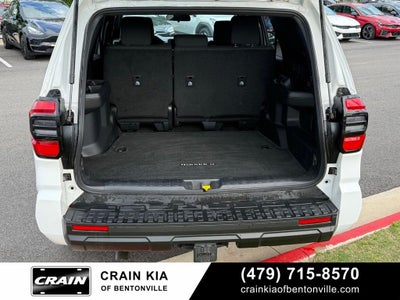 2025 Toyota 4Runner SR5 - 4WD / CLEAN CARFAX / ONE OWNER