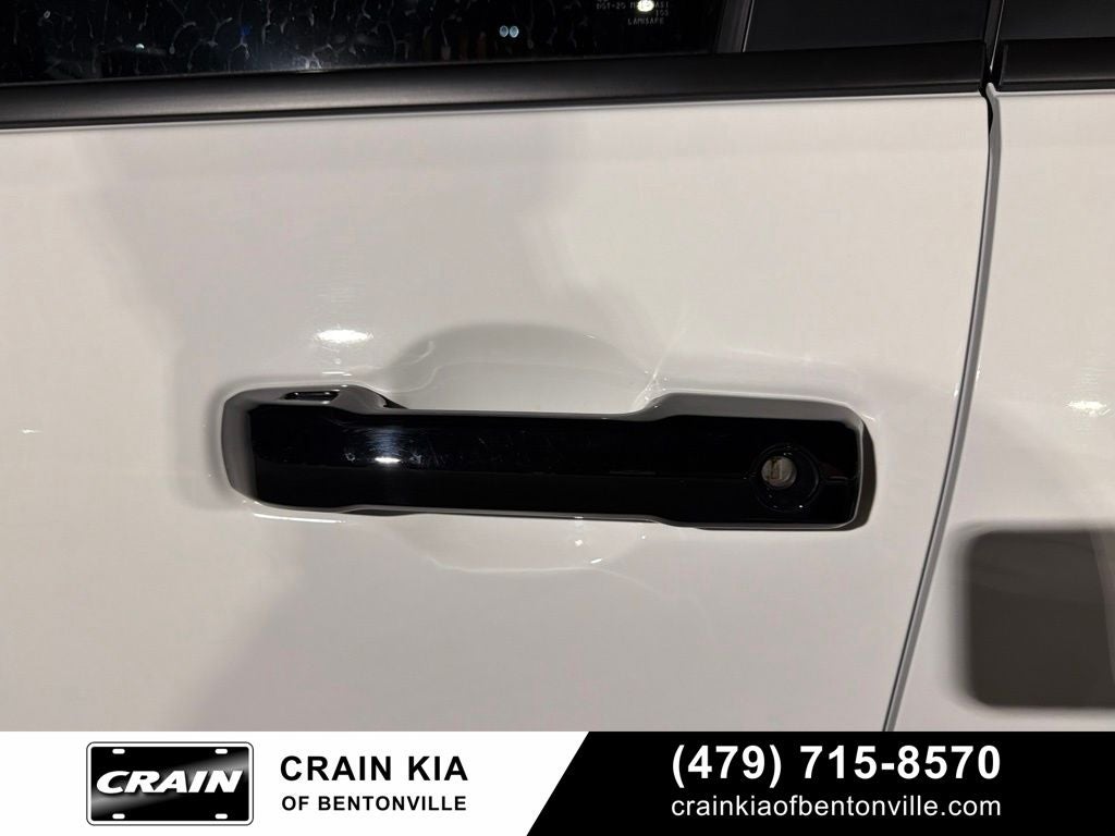2025 Toyota 4Runner SR5 - 4WD / CLEAN CARFAX / ONE OWNER