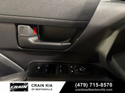 2025 Toyota 4Runner SR5 - 4WD / CLEAN CARFAX / ONE OWNER