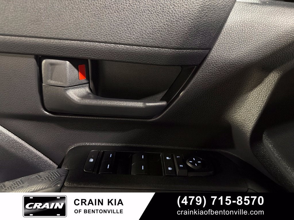 2025 Toyota 4Runner SR5 - 4WD / CLEAN CARFAX / ONE OWNER