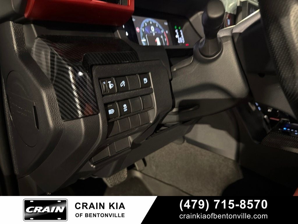 2025 Toyota 4Runner SR5 - 4WD / CLEAN CARFAX / ONE OWNER