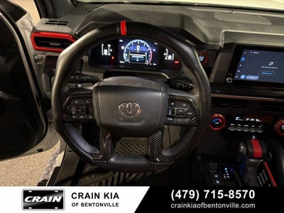 2025 Toyota 4Runner SR5 - 4WD / CLEAN CARFAX / ONE OWNER