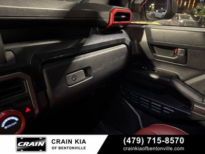 2025 Toyota 4Runner SR5 - 4WD / CLEAN CARFAX / ONE OWNER