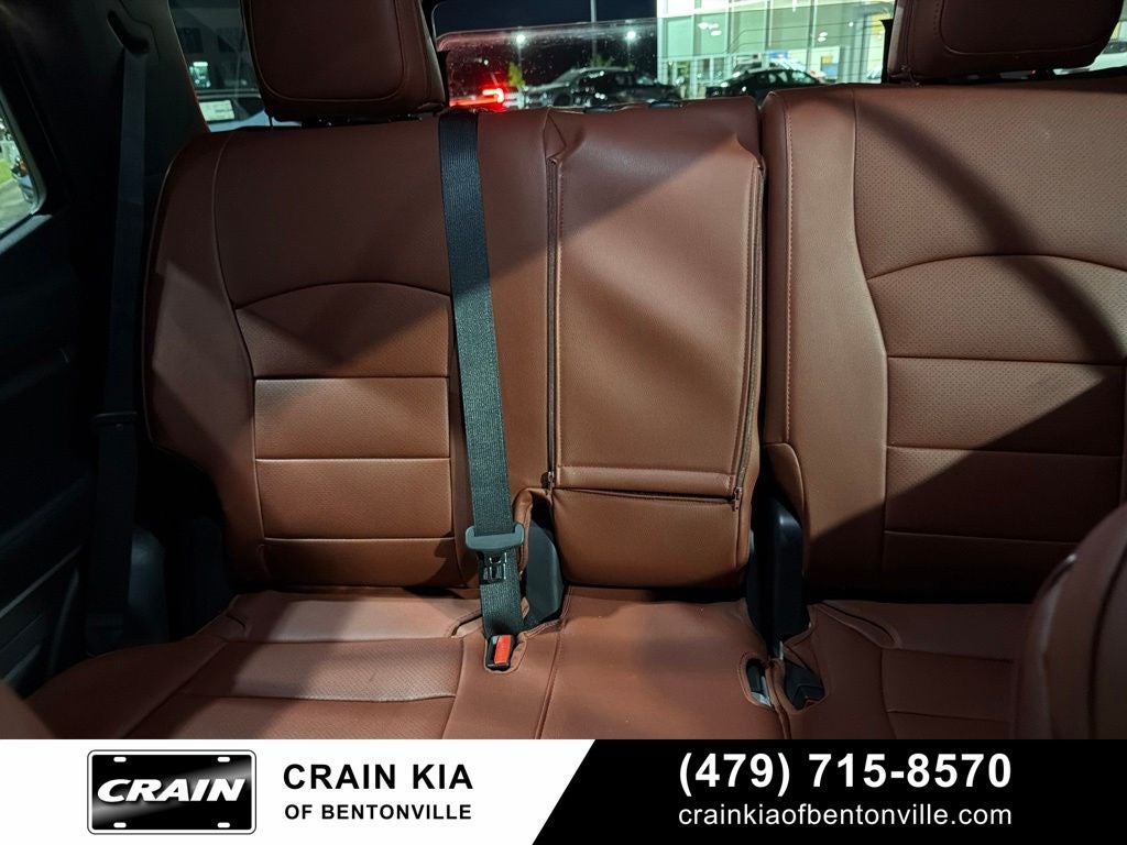 2025 Toyota 4Runner SR5 - 4WD / CLEAN CARFAX / ONE OWNER