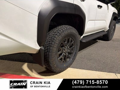 2025 Toyota 4Runner SR5 - 4WD / CLEAN CARFAX / ONE OWNER