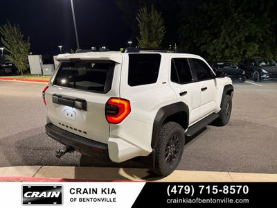 2025 Toyota 4Runner SR5 - 4WD / CLEAN CARFAX / ONE OWNER