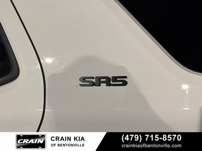2025 Toyota 4Runner SR5 - 4WD / CLEAN CARFAX / ONE OWNER