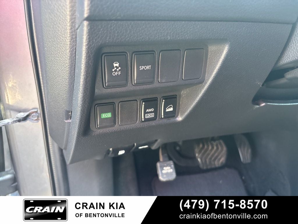 2016 Nissan Rogue SV - AWD / CLEAN CARFAX