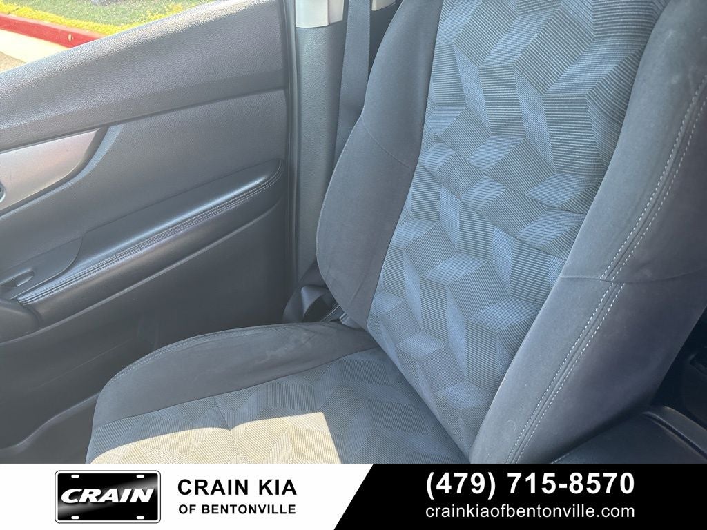 2016 Nissan Rogue SV - AWD / CLEAN CARFAX