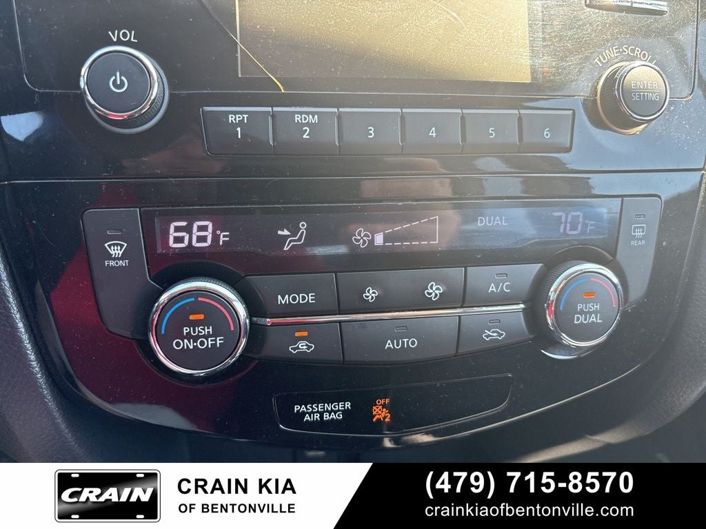 2016 Nissan Rogue SV - AWD / CLEAN CARFAX