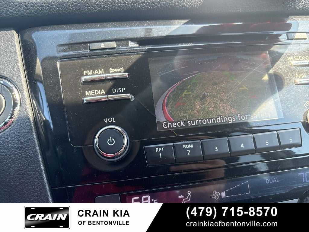 2016 Nissan Rogue SV - AWD / CLEAN CARFAX