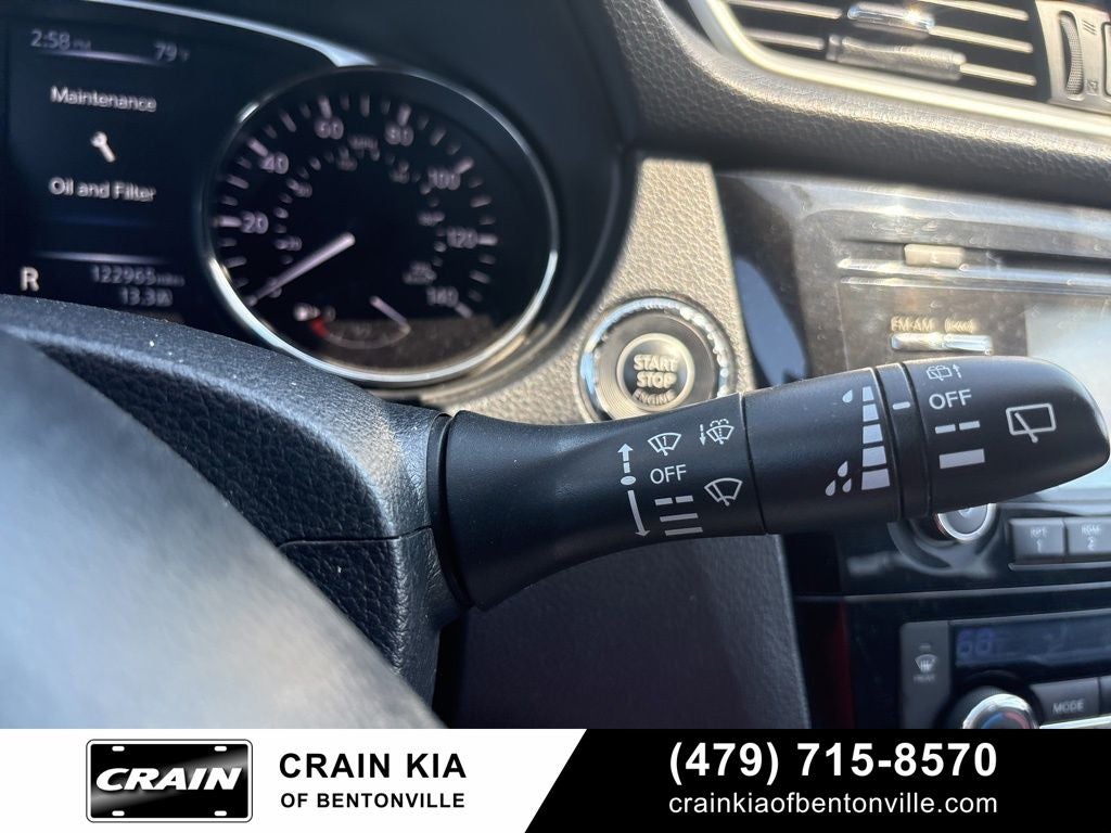 2016 Nissan Rogue SV - AWD / CLEAN CARFAX