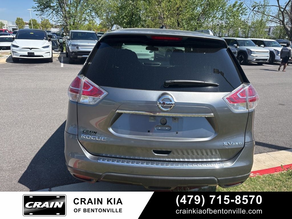 2016 Nissan Rogue SV - AWD / CLEAN CARFAX