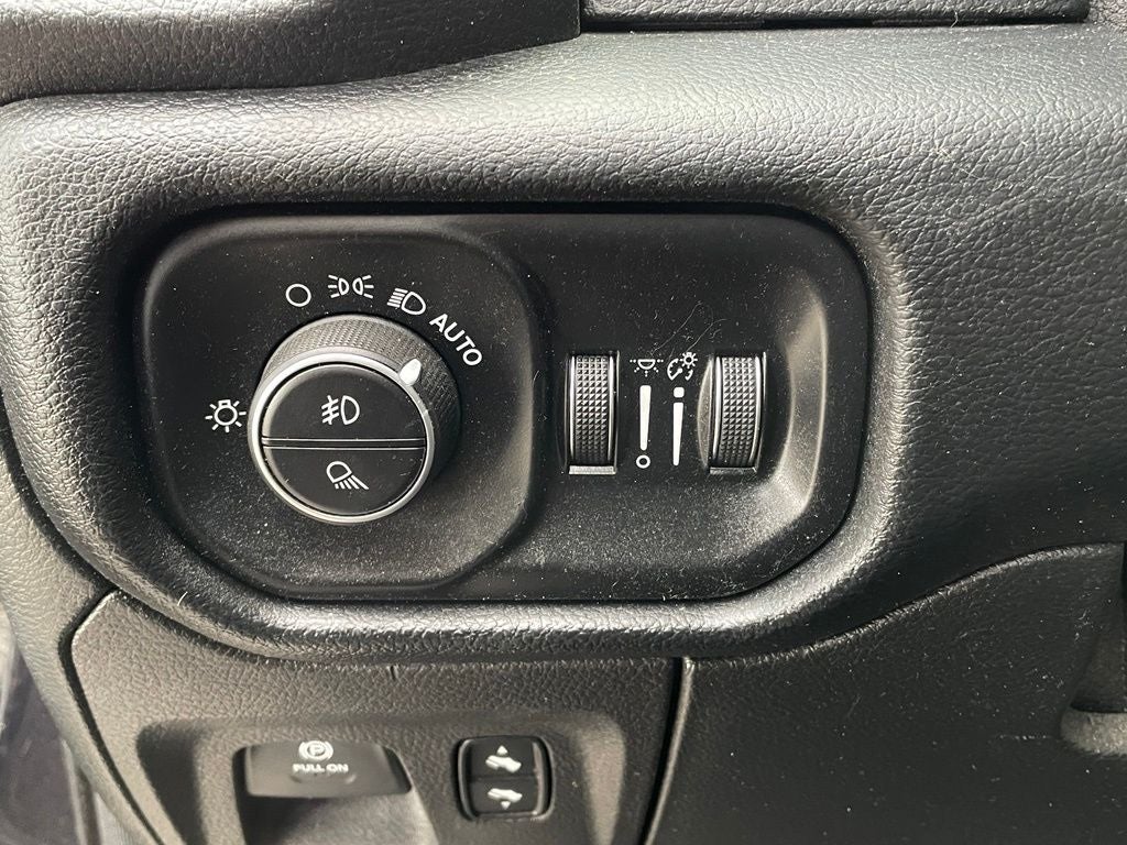 2020 RAM 1500 Laramie 4X4 / COOLED SEATS / CLEAN CARFAX