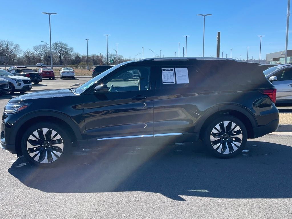 2025 Ford Explorer ST-Line 4X4 / HEATED SEATS / ONE OWNER