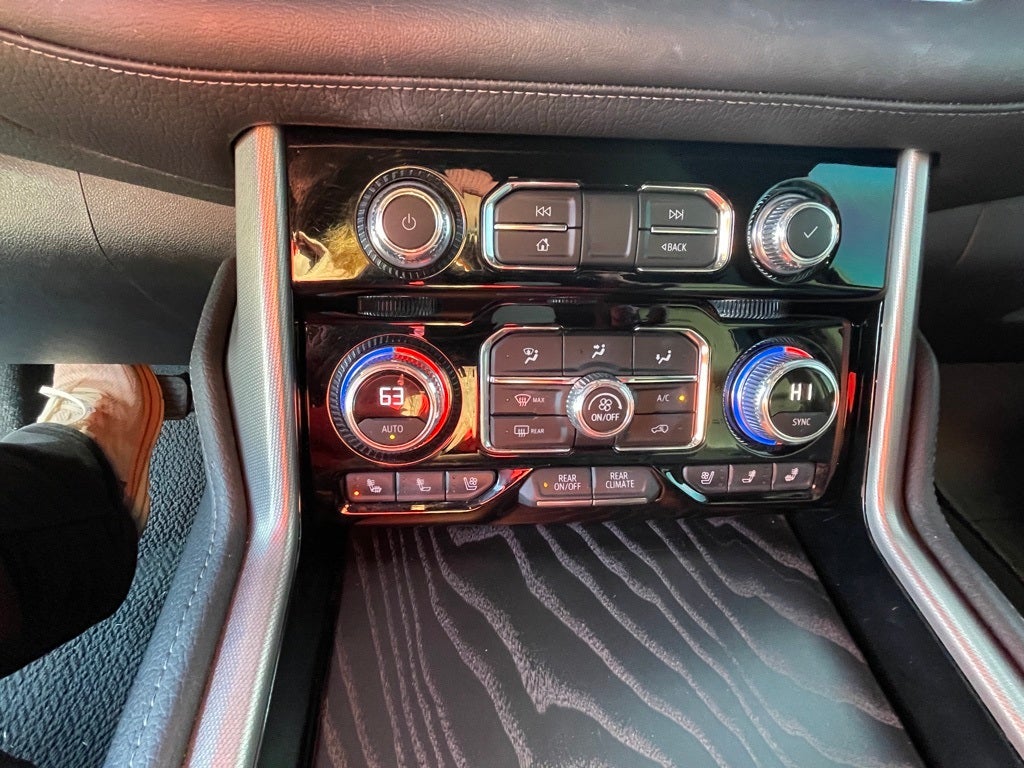 2022 GMC Yukon Denali 4X4 / NAV / HEATED SEATS