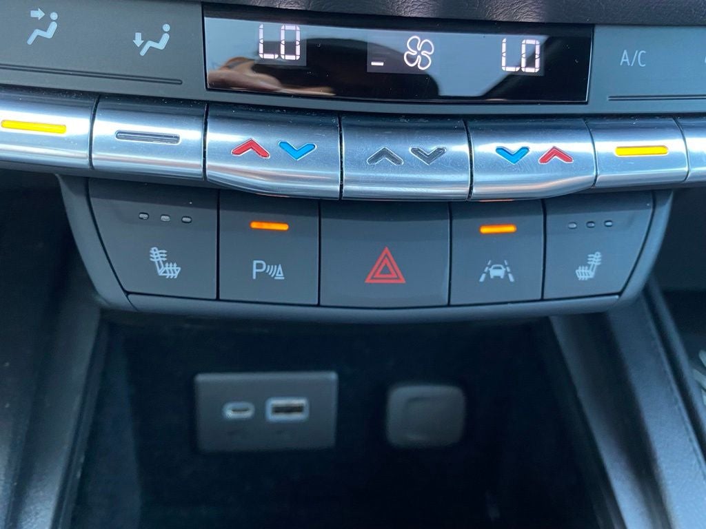 2023 Cadillac XT4 Sport ONE OWNER / HEATED SEATS / SUNROOF