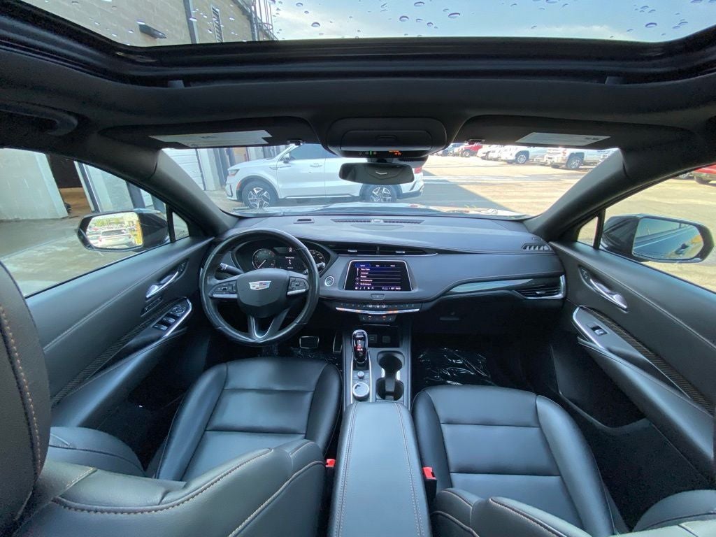 2023 Cadillac XT4 Sport ONE OWNER / HEATED SEATS / SUNROOF