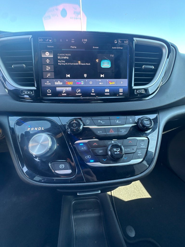 2025 Chrysler Pacifica Select HEATED SEATS / BACK UP CAM