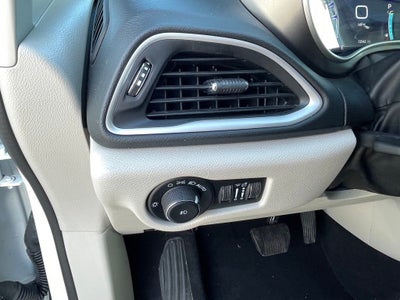 2023 Chrysler Pacifica Touring L HEATED SEATS / ONE OWNER