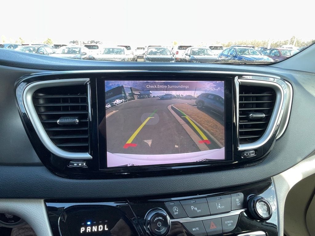 2023 Chrysler Pacifica Touring L HEATED SEATS / ONE OWNER