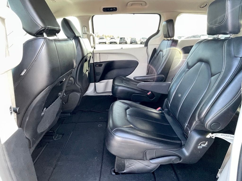 2023 Chrysler Pacifica Touring L HEATED SEATS / ONE OWNER