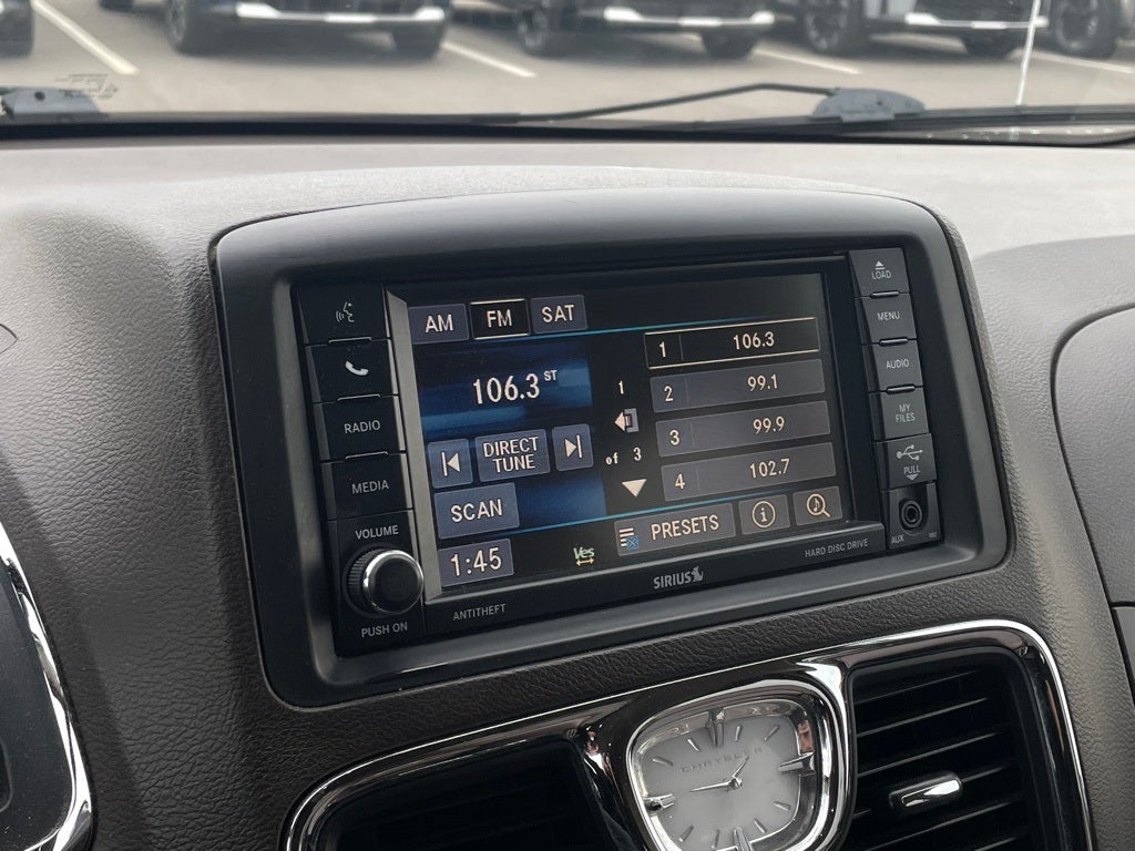 2013 Chrysler Town & Country Touring CLEAN CARFAX / LOW PAYMENTS