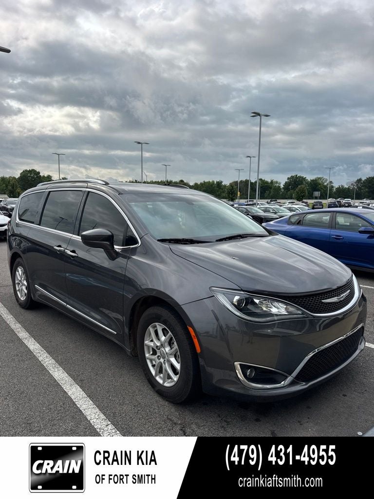 2020 Chrysler Pacifica Touring L's photo