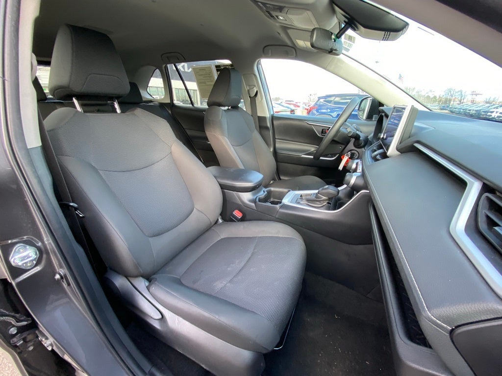 2024 Toyota RAV4 LE ONE OWNER / AWD